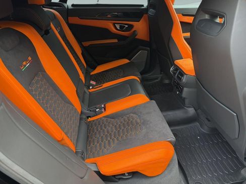 Used 2022 Lamborghini Urus AWD/4WD image 30