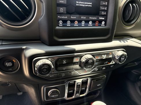 Used 2021 Jeep Gladiator Sport AWD/4WD image 33