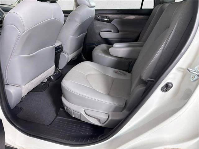 Used 2021 Toyota Highlander Platinum FWD image 23