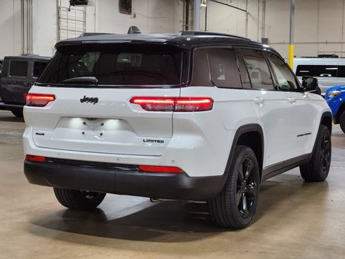 Used 2024 Jeep Grand Cherokee L Limited w/ Black Appearance Package AWD/4WD image 8