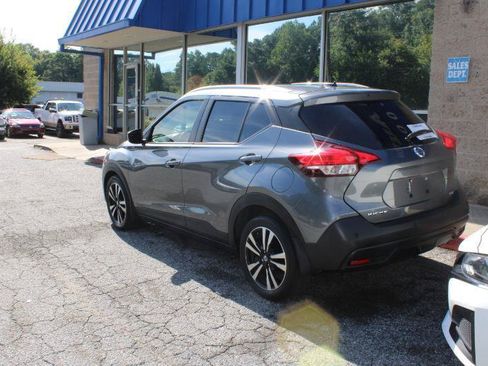 Used 2020 Nissan Kicks SV FWD image 4