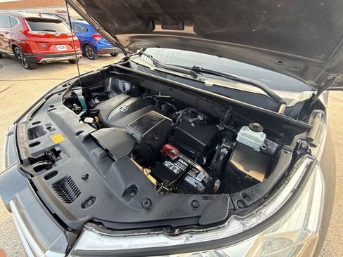 Used 2019 Toyota Highlander XLE FWD image 23