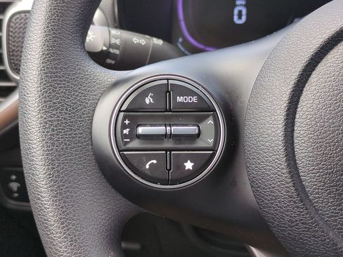 Certified 2025 Kia Soul LX w/ LX Technology Package FWD image 23