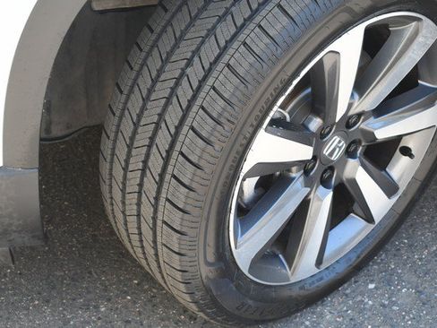 Used 2025 Honda Pilot Touring image 11