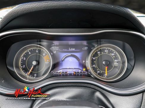 Used 2023 Jeep Cherokee Altitude Lux image 12