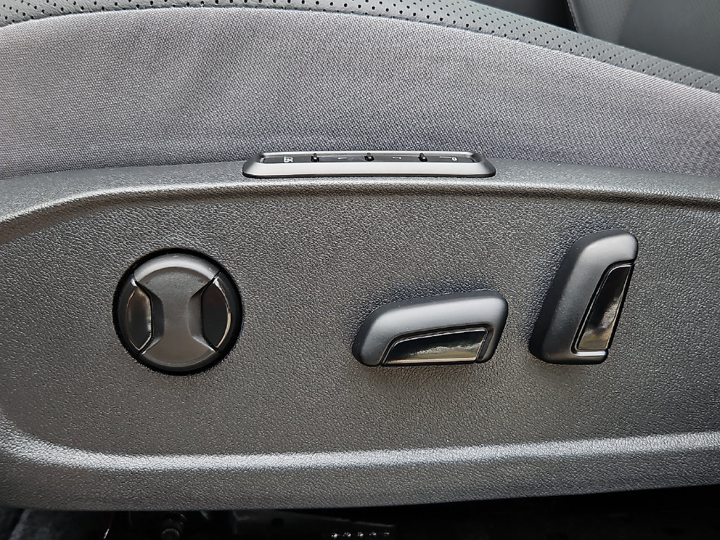 Certified 2025 Volkswagen ID.4 Pro S Plus AWD/4WD image 28