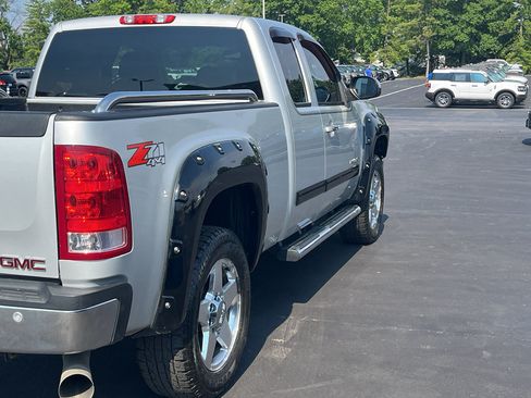 Used 2011 GMC Sierra 2500 SLT w/ SLT Convenience Package AWD/4WD image 10