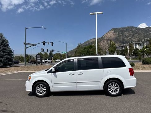 Used 2014 Dodge Grand Caravan SXT w/ Rear Park Assist Package FWD image 6