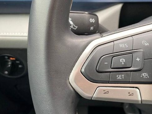 Used 2024 Volkswagen Taos SE image 21