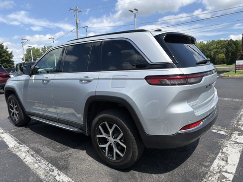 Certified 2025 Jeep Grand Cherokee Limited AWD/4WD image 5