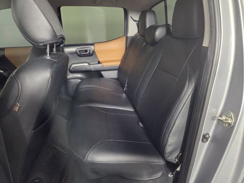 Used 2017 Toyota Tacoma TRD Sport RWD image 24