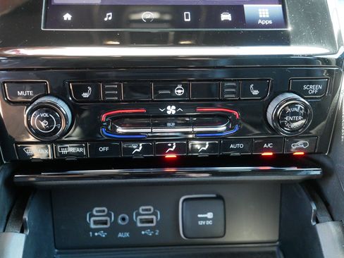 Used 2023 Jeep Grand Cherokee Altitude AWD/4WD image 31