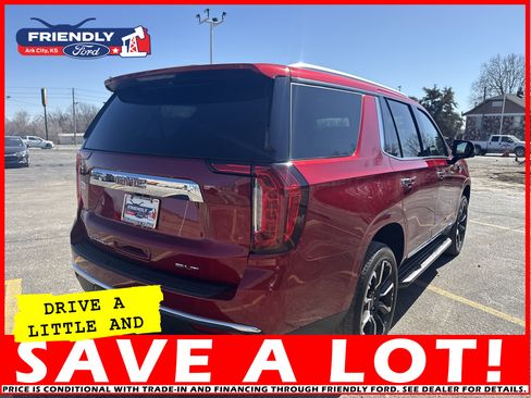 Used 2024 GMC Yukon SLT w/ SLT Premium Package image 8