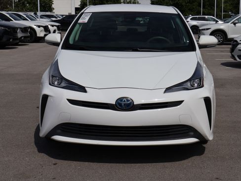 Used 2021 Toyota Prius L Eco FWD image 2