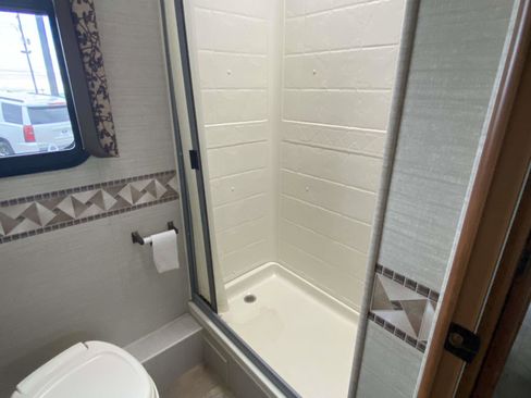 Used 2016 Ford E-450 and Econoline 450 Super Duty w/ Motorhome Prep Package image 20