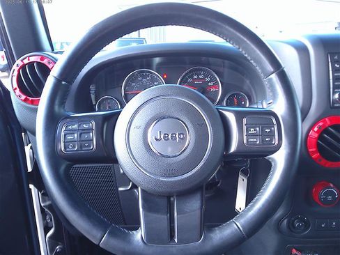 Used 2017 Jeep Wrangler Unlimited Rubicon AWD/4WD image 11