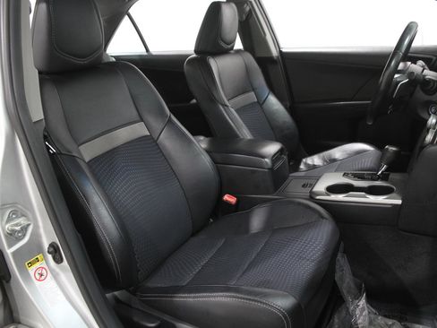 Used 2012 Toyota Camry L image 14