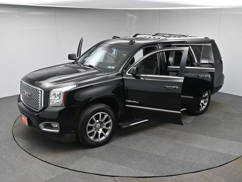 Used 2015 GMC Yukon Denali w/ Premium Package image 62