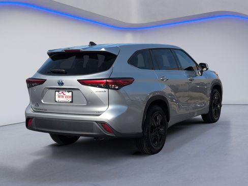 Used 2022 Toyota Highlander LE image 7