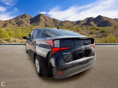 Used 2022 Toyota Prius L Eco FWD image 3
