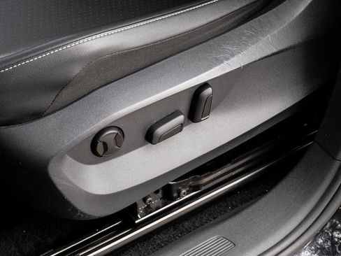 Used 2022 Volkswagen Tiguan SE image 46