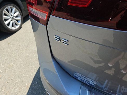 Used 2024 Volkswagen Tiguan SE AWD/4WD image 4