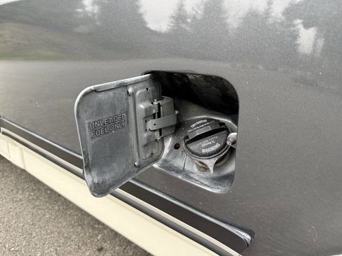 Used 1990 Ford F250 XL 2dr 4WD Standard Cab LB HD image 90