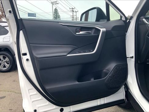 New 2025 Toyota RAV4 SE image 10