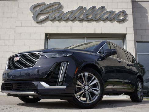 Used 2025 Cadillac XT6 Premium Luxury image 11