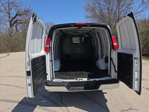 Used 2016 Chevrolet Express 2500 image 11