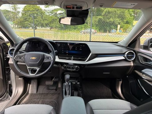 Used 2025 Chevrolet Trax LT w/ Driver Confidence Package FWD image 8