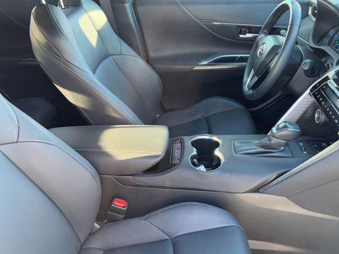 Certified 2024 Toyota Venza XLE image 13