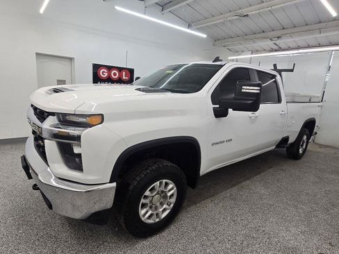 Used 2022 Chevrolet Silverado 2500 LT w/ Convenience Package image 3