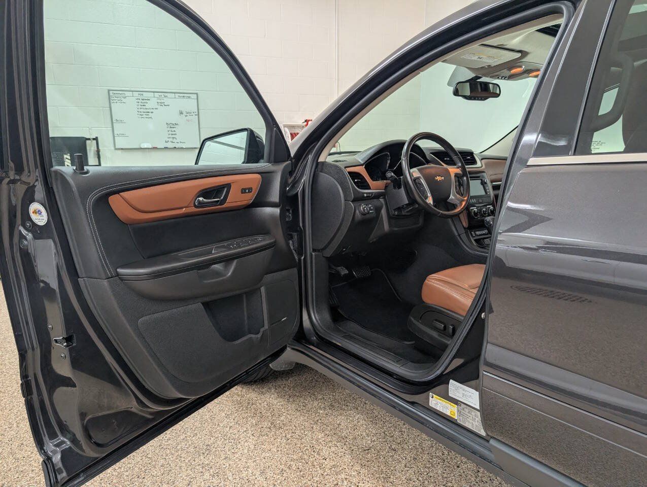 Used 2017 Chevrolet Traverse LT AWD/4WD image 6