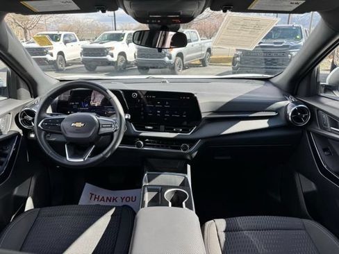 Used 2025 Chevrolet Equinox LT AWD/4WD image 12