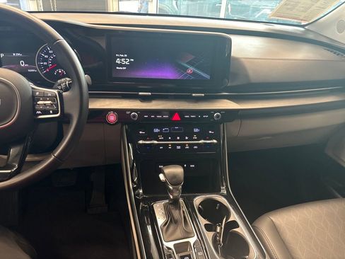 Certified 2022 Kia Carnival EX image 25