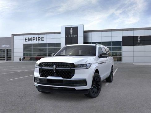 New 2026 Lincoln Navigator L Reserve w/ Jet Appearance Package AWD/4WD image 2