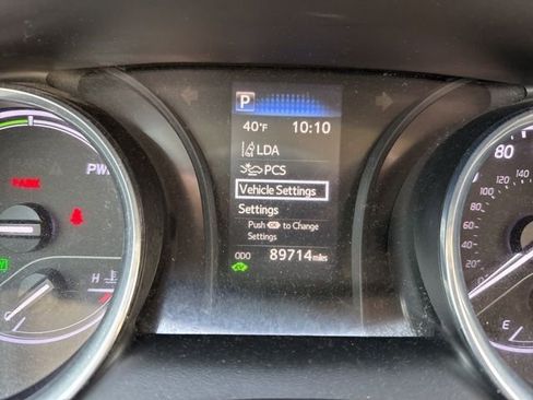 Used 2020 Toyota Camry LE image 29