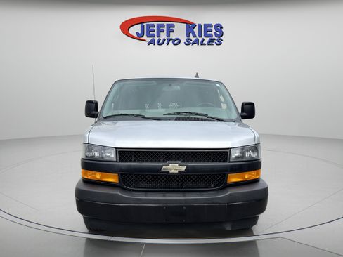 Used 2018 Chevrolet Express 2500 image 3