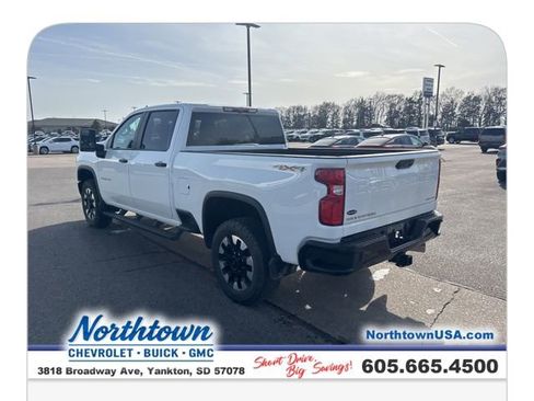 Used 2021 Chevrolet Silverado 2500 Custom w/ Custom Value Package image 11
