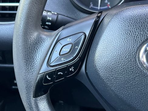 Used 2019 Toyota C-HR LE FWD image 24