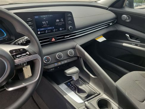 New 2025 Hyundai Elantra SE w/ Cargo Package image 31