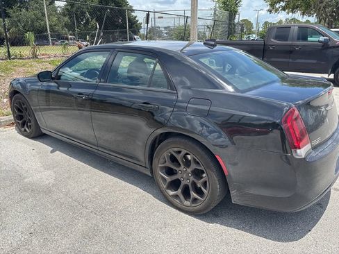 Used 2017 Chrysler 300 S RWD image 4