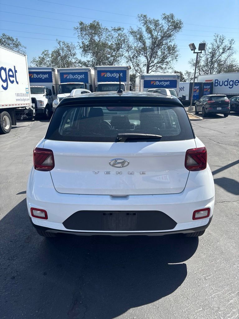 Used 2025 Hyundai Venue Limited FWD image 5
