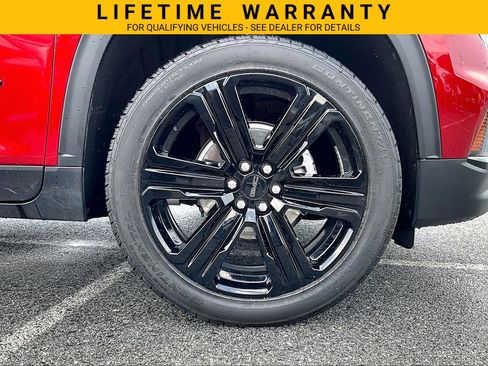 Used 2025 GMC Acadia Elevation w/ Elevation Premium Package AWD/4WD image 9