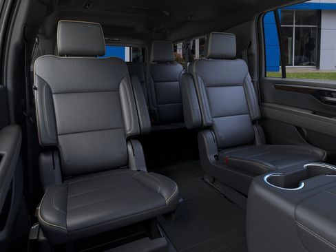 New 2026 Chevrolet Suburban Premier w/ Sun And Tow Package AWD/4WD image 17