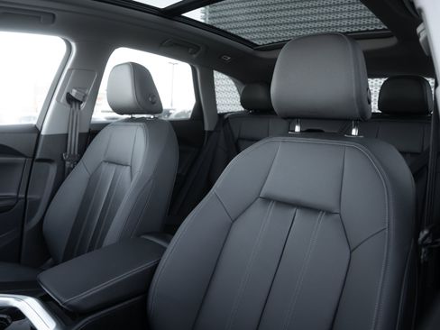 Certified 2025 Audi Q5 Premium w/ Convenience Package AWD/4WD image 23