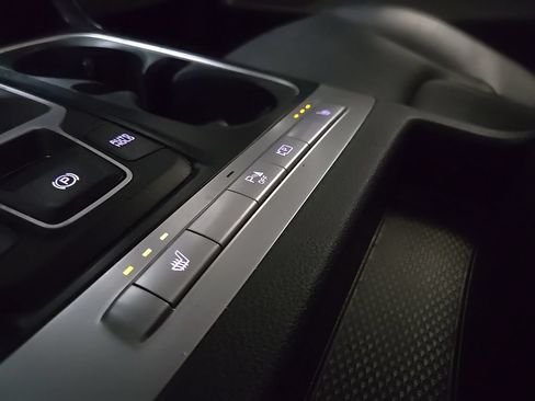 Certified 2023 Kia Carnival LX FWD image 29