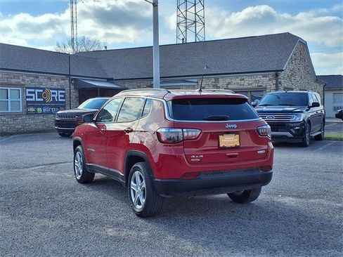 Certified 2024 Jeep Compass Latitude w/ Convenience Group image 3