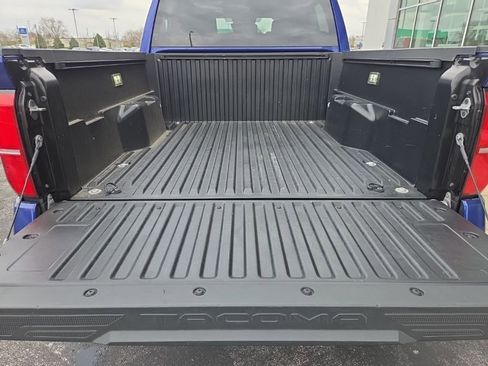 Used 2024 Toyota Tacoma TRD Off-Road image 28